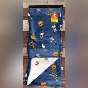 Cute 🥰 Snoopy Peanuts Halloween VelvetLoft' Double sided Throw 50”x 70”